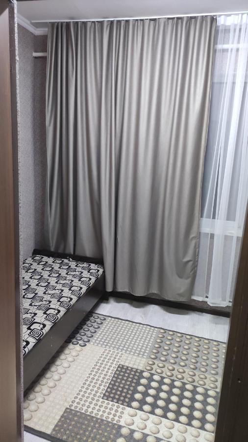 Хостел На Барахолки Almaty Exterior foto